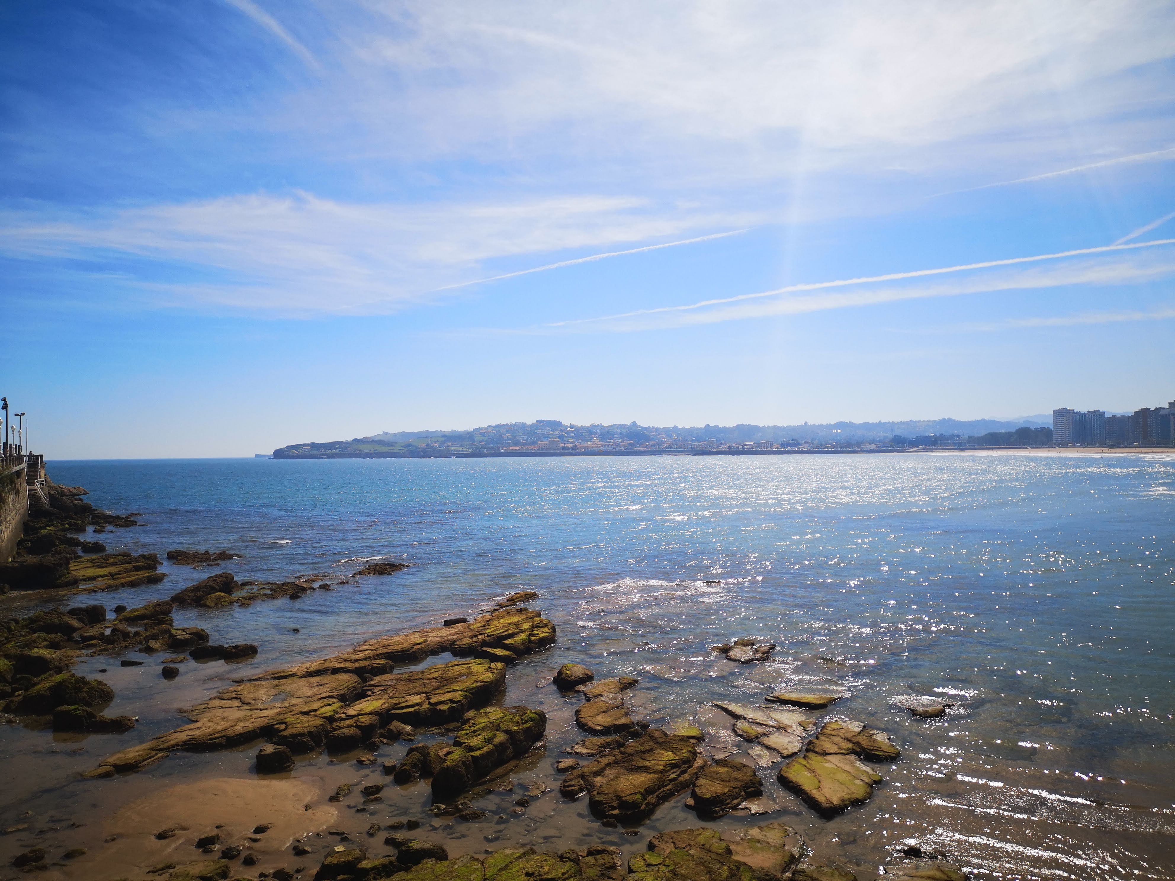 Paseo del Muro frente a Playa de San Lorenzo